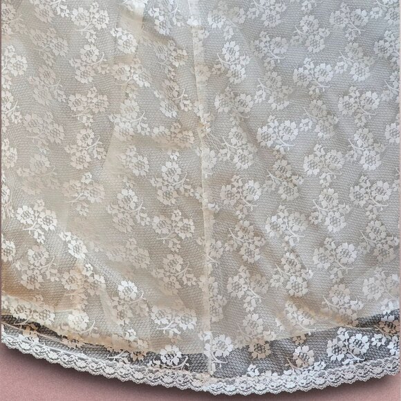 Vintage Floral Lace Long Sleeve Wedding Gown - Picture 13 of 16